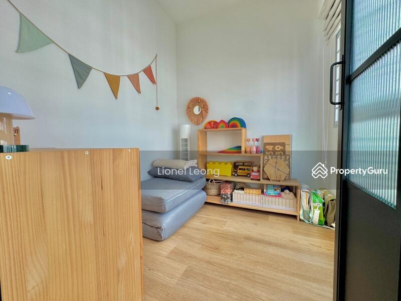 HDB Flat for Sale, 443B Fajar Road, SGD 868,000 | 99-year lease