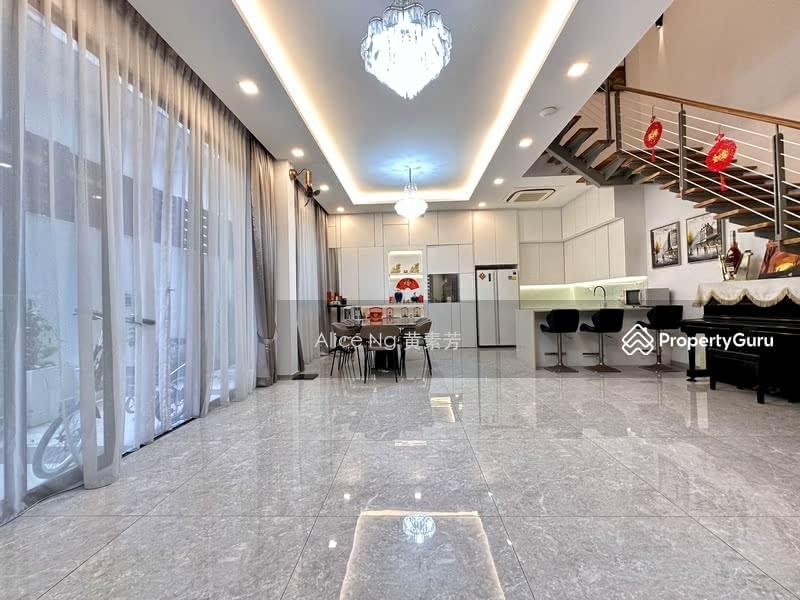 Prop-GPT: Semi-Detached: D27  Sembawang Springs Estate