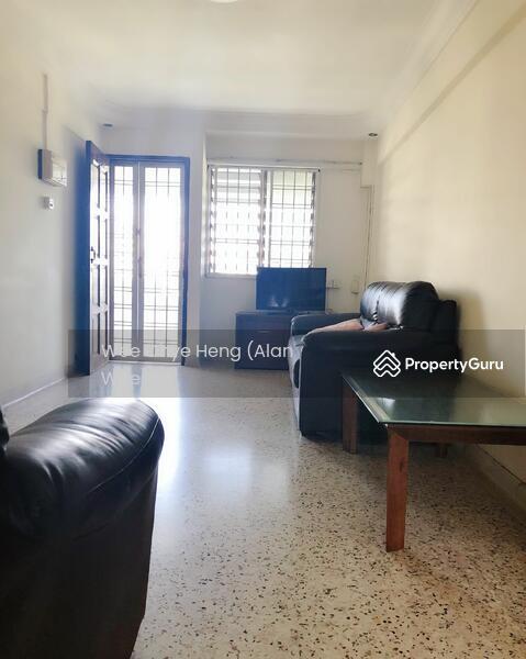 Prop-GPT: HDB Flat: D05  371 Clementi Avenue 4