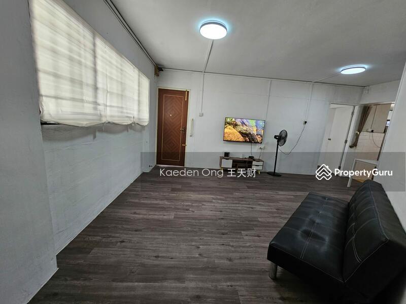 Prop-GPT: HDB Flat: D19  102 Hougang Avenue 1