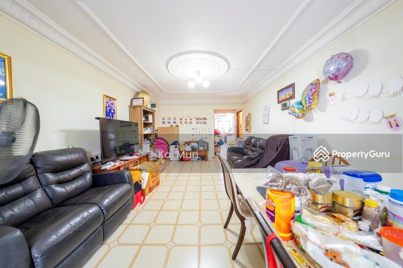 HDB Flat for Sale, 161 Yishun Street 11, SGD 660,000 | 99-year lease