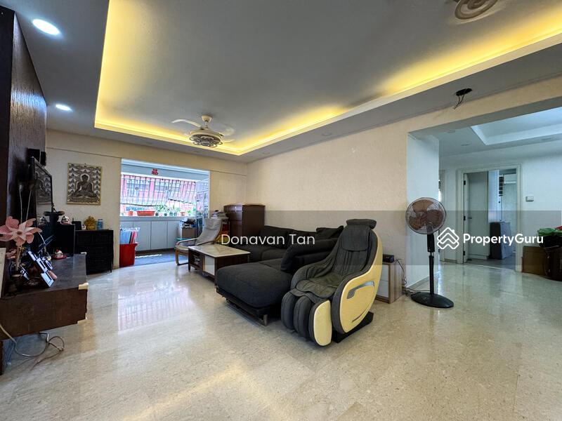 Prop-GPT: HDB Flat: D18 Pasir Ris 608 Elias Road