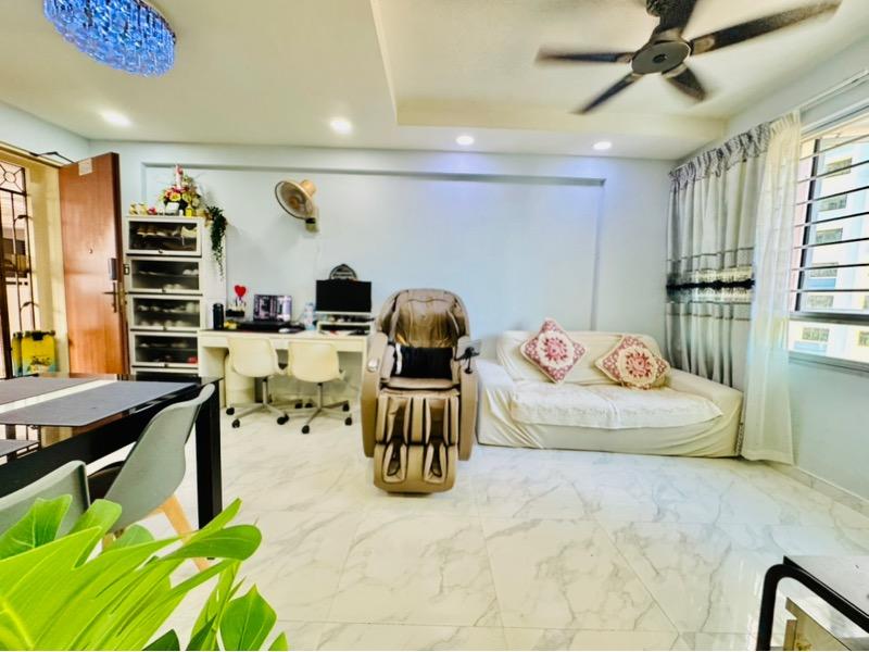 Prop-GPT: HDB Apartment: D13  18C MacPherson Residency