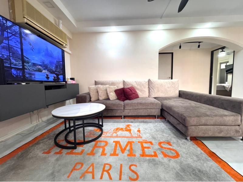 Prop-GPT: HDB Apartment: D18  742 Tampines Street 72