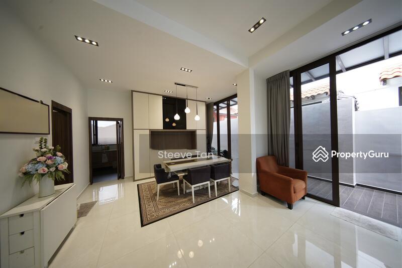Corner Terrace for Sale: D16, 489260
