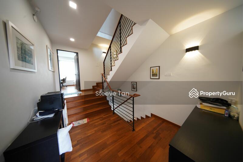 Corner Terrace for Sale: D16, 489260