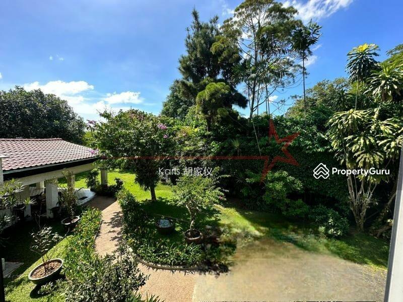 Prop-GPT: Bungalow - Good Class: D10  Park 10 carsGarden Lovers  Karis  8100.5550