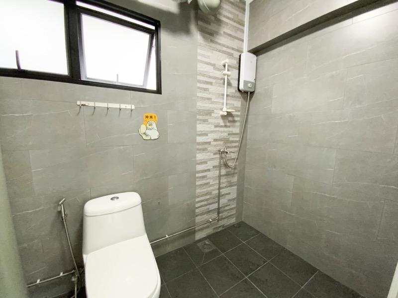 HDB Apartment for Sale, 275 Toh Guan Road HDB Apartment For Sale, $590,000, 3 Bed 2 Bath 968 sqft $610.00 psf, SGD 590,000 | 99-year Leasehold