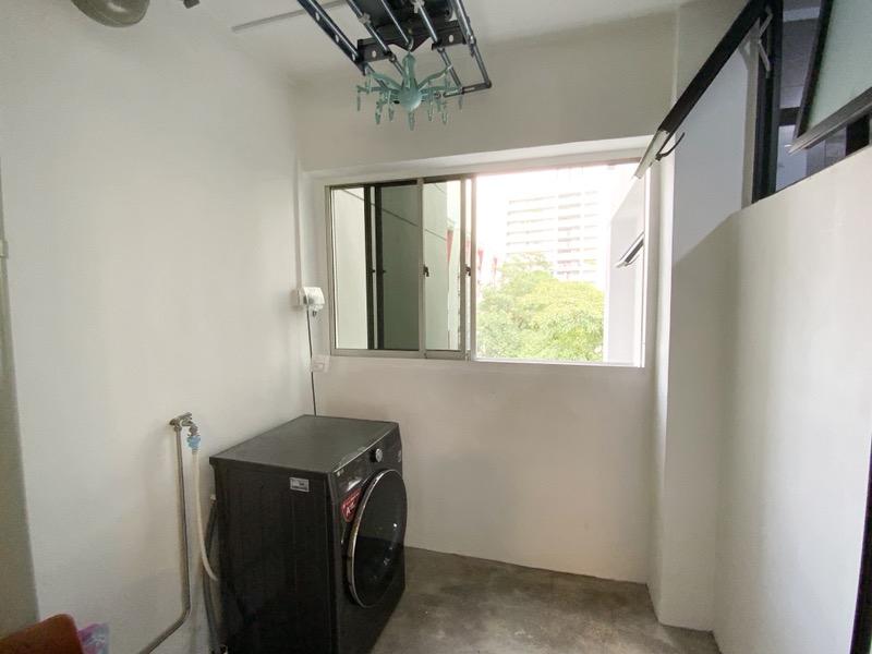 HDB Apartment for Sale, 275 Toh Guan Road HDB Apartment For Sale, $590,000, 3 Bed 2 Bath 968 sqft $610.00 psf, SGD 590,000 | 99-year Leasehold