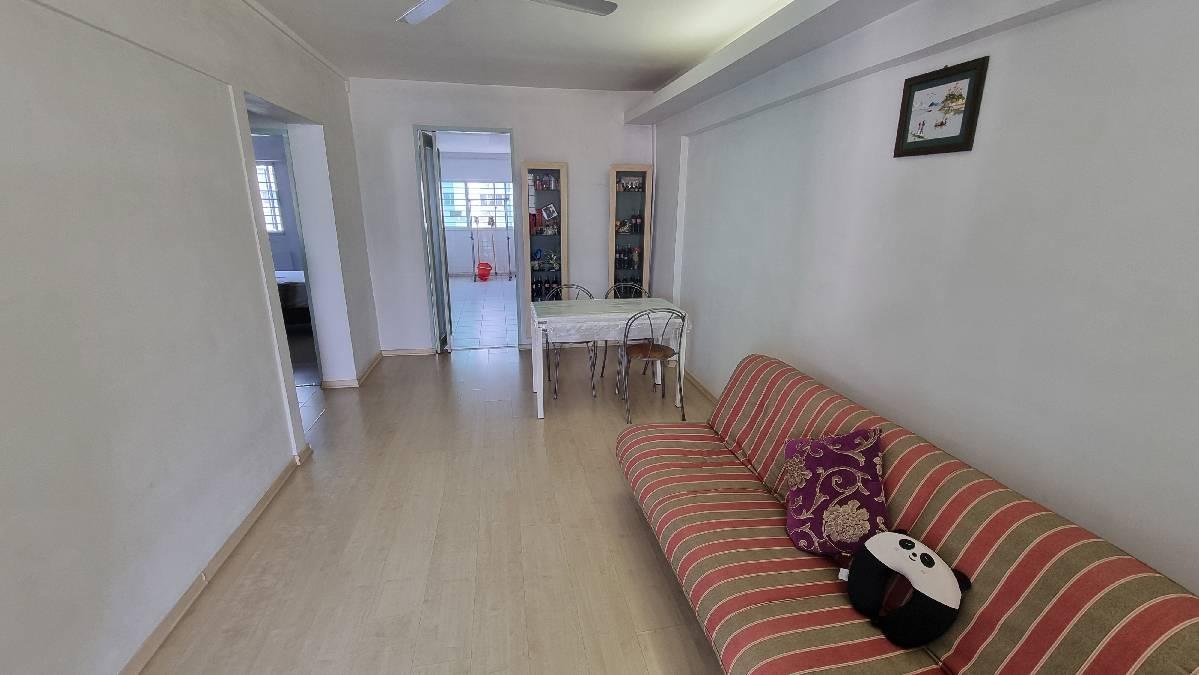 219 Ang Mo Kio Avenue 1 HDB Apartment For Sale, $450,000, 2 Bed 2 Bath 721 sqft $624.00 psf