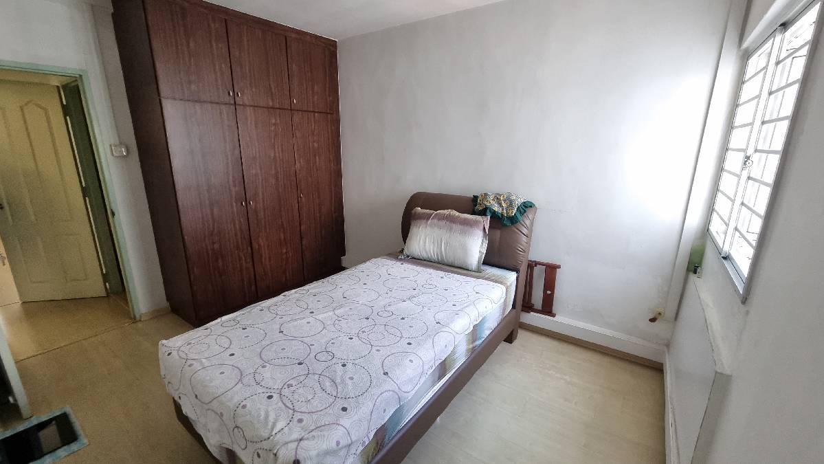 219 Ang Mo Kio Avenue 1 HDB Apartment For Sale, $450,000, 2 Bed 2 Bath 721 sqft $624.00 psf