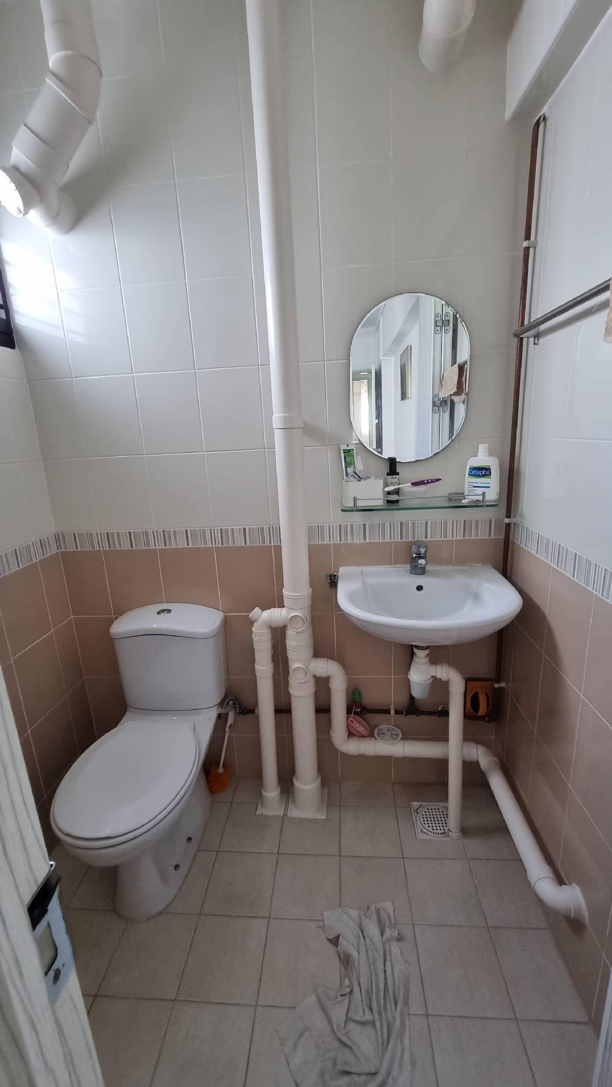 219 Ang Mo Kio Avenue 1 HDB Apartment For Sale, $450,000, 2 Bed 2 Bath 721 sqft $624.00 psf