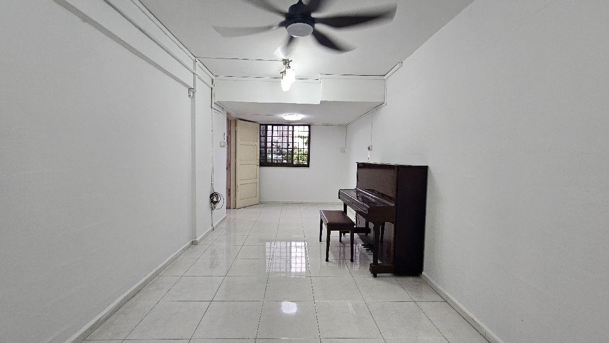 Prop-GPT: HDB Apartment: D05  728 Clementi West Street 2