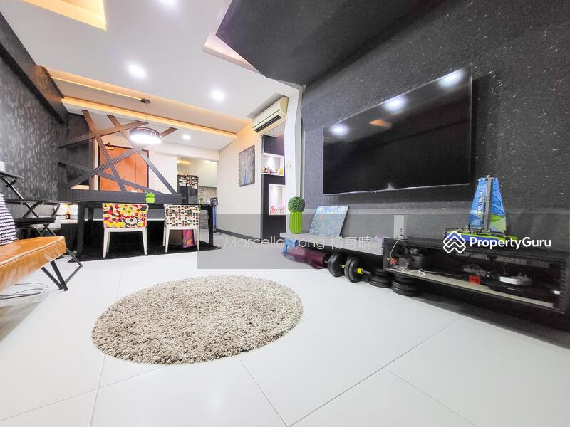 Prop-GPT: HDB Flat: D19 Punggol 211B Punggol Walk