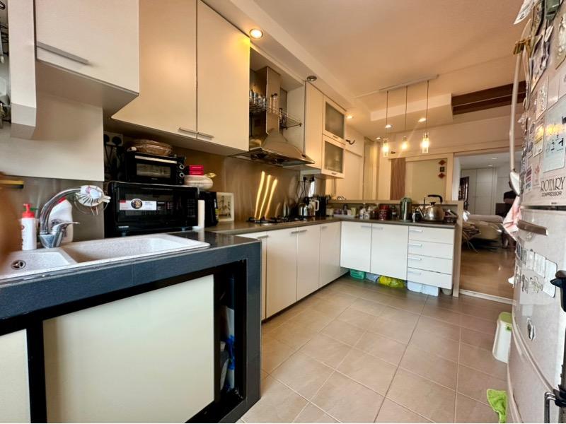 204 Ang Mo Kio Avenue 3 HDB Apartment For Sale, $618,000, 3 Bed 2 Bath 990 sqft $624.00 psf