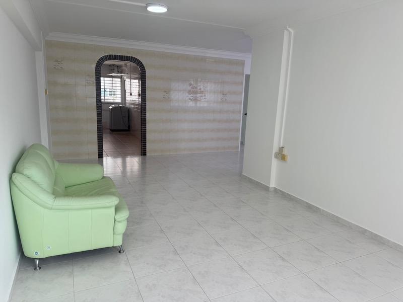 Prop-GPT: HDB Apartment: D18  437 Tampines Street 43