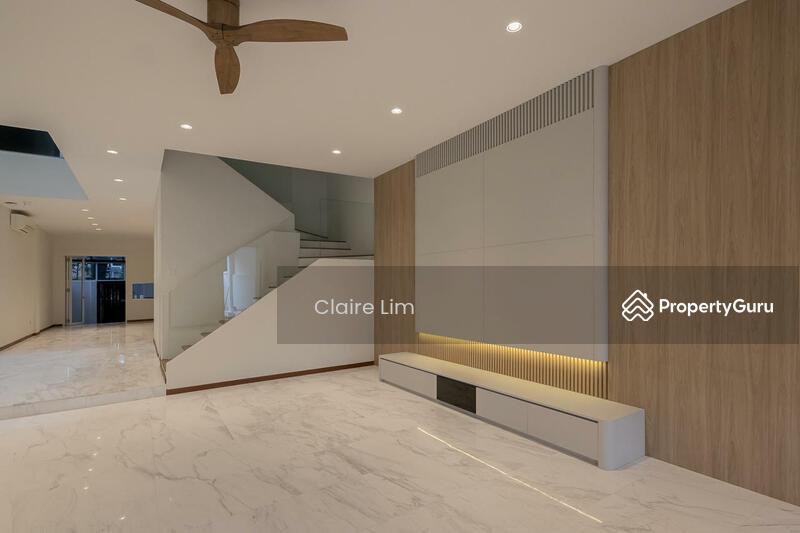 Prop-GPT: Terrace: D20  Jalan Telang 3 sty newly renovated 1km to st nick airwell lift shaft