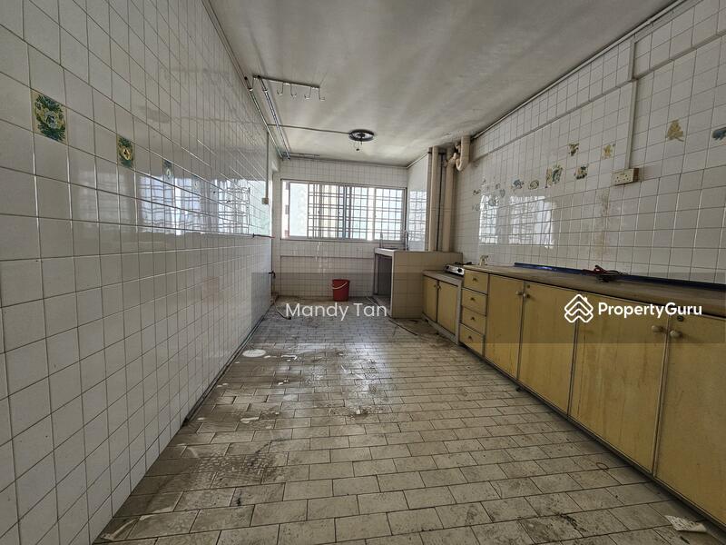 HDB Flat for Sale, 707 Yishun Avenue 5, SGD 425,000 | 99-year lease