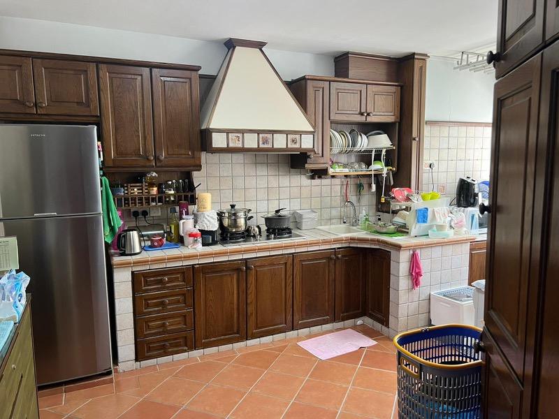 HDB Apartment for Sale, 108 Jurong East Street 13 HDB Apartment For Sale, $580,000, 3 Bed 2 Bath 1,087 sqft $534.00 psf, SGD 580,000 | 99-year Leasehold