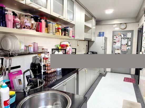 688B Choa Chu Kang Drive HDB Apartment For Sale, $630,000, 3 Bed 2 Bath 1,184 sqft $532.00 psf