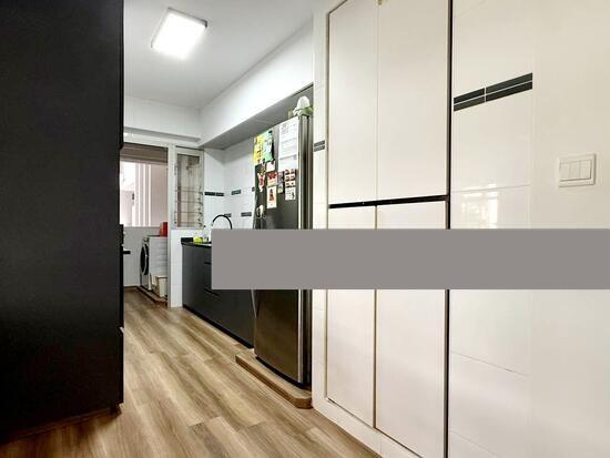 HDB Apartment for Sale, 424D Yishun Avenue 11 HDB Apartment For Sale, $580,000, 3 Bed 2 Bath 990 sqft $586.00 psf, SGD 580,000 | 99-year Leasehold