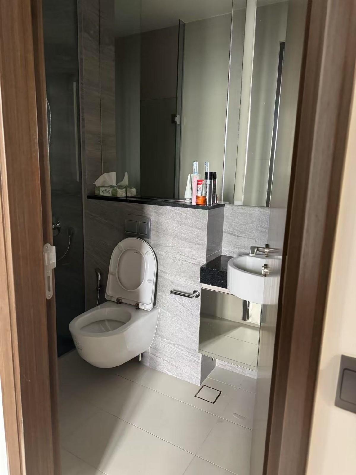 Kallang Riverside Condominium For Sale, $2,800,000, 2 Bed 2 Bath 1,033 sqft $2,711.00 psf