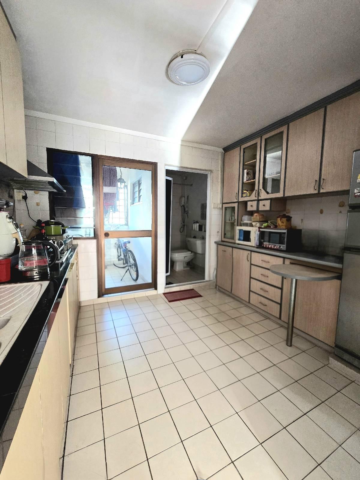 929 Hougang Street 91 HDB Apartment For Sale, $650,000, 3 Bed 2 Bath 1,076 sqft $604.00 psf