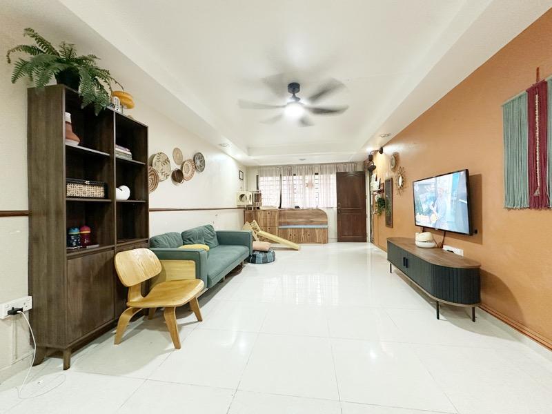 Prop-GPT: HDB Apartment: D23  221 Pending Road