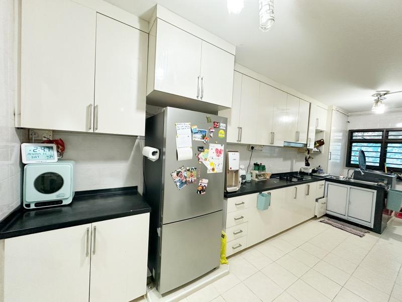 HDB Apartment for Sale, 221 Pending Road HDB Apartment For Sale, $528,000, 3 Bed 2 Bath 1,108 sqft $477.00 psf, SGD 528,000 | 99-year Leasehold
