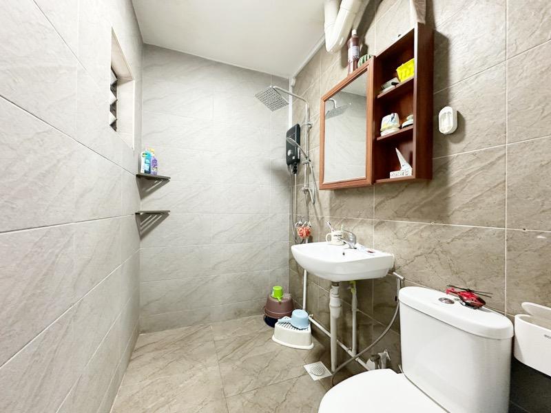 HDB Apartment for Sale, 221 Pending Road HDB Apartment For Sale, $528,000, 3 Bed 2 Bath 1,108 sqft $477.00 psf, SGD 528,000 | 99-year Leasehold