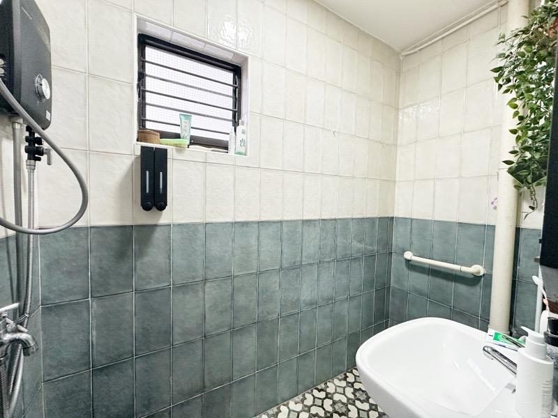 HDB Apartment for Sale, 221 Pending Road HDB Apartment For Sale, $528,000, 3 Bed 2 Bath 1,108 sqft $477.00 psf, SGD 528,000 | 99-year Leasehold