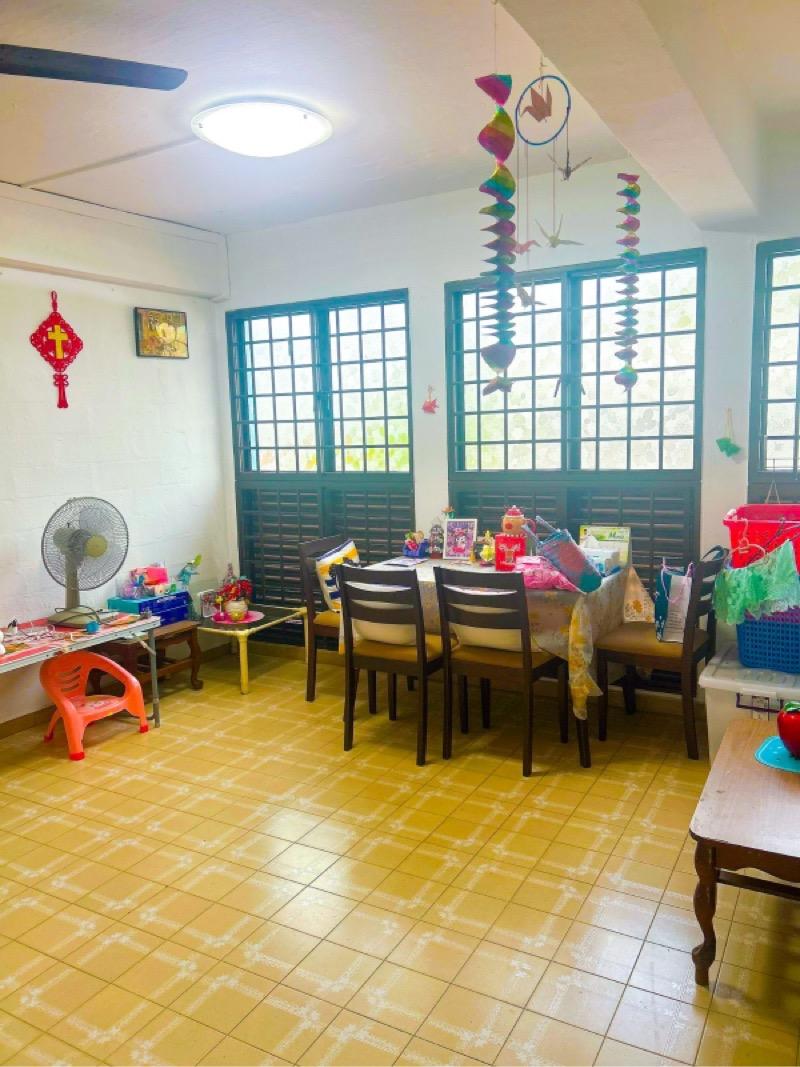 HDB Apartment for Sale, 185 Toa Payoh Central HDB Apartment For Sale, $425,000, 2 Bed 1 Bath 721 sqft $589.00 psf, SGD 425,000 | 99-year Leasehold