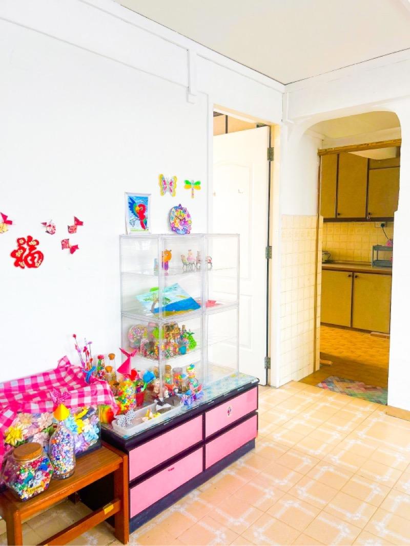 HDB Apartment for Sale, 185 Toa Payoh Central HDB Apartment For Sale, $425,000, 2 Bed 1 Bath 721 sqft $589.00 psf, SGD 425,000 | 99-year Leasehold