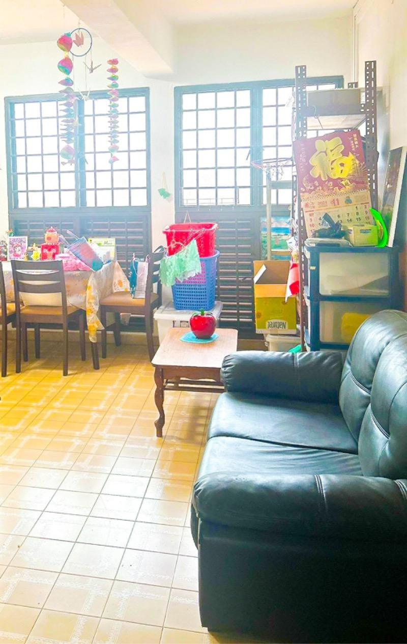 HDB Apartment for Sale, 185 Toa Payoh Central HDB Apartment For Sale, $425,000, 2 Bed 1 Bath 721 sqft $589.00 psf, SGD 425,000 | 99-year Leasehold