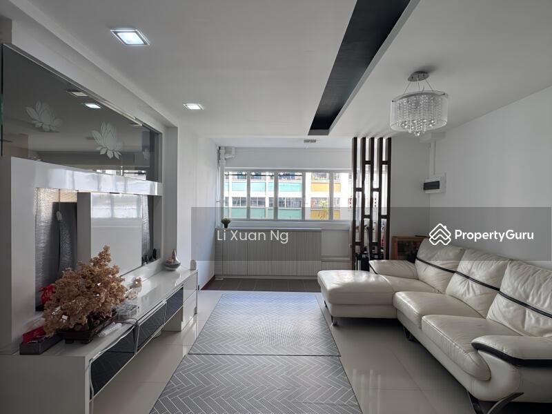 Prop-GPT: HDB Flat: D27 Yishun 308 Yishun Ring Road