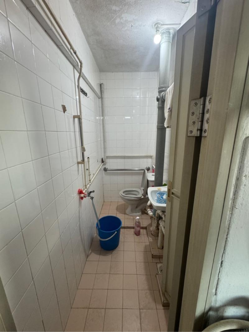HDB Apartment for Sale, 70 Circuit Road HDB Apartment For Sale, $299,999, 2 Bed 1 Bath 484 sqft $620.00 psf, SGD 299,999 | 99-year Leasehold