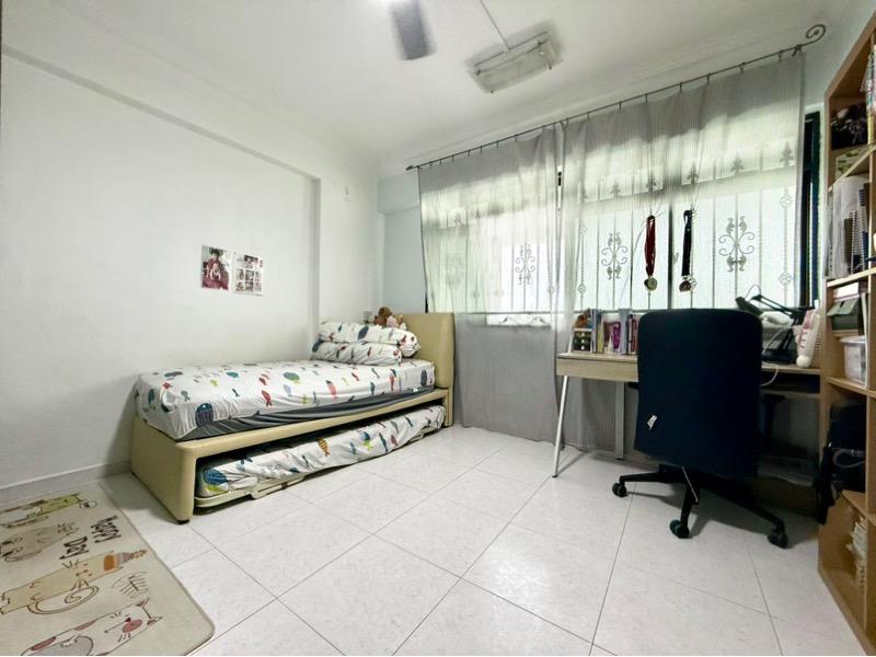 623 Woodlands Drive 52 HDB Apartment For Sale, $560,000, 3 Bed 2 Bath 1,097 sqft $510.00 psf
