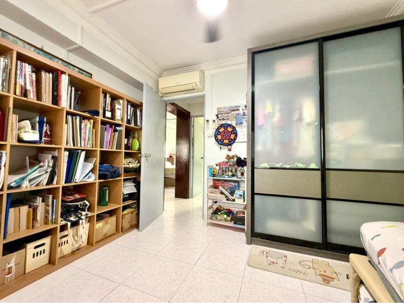 623 Woodlands Drive 52 HDB Apartment For Sale, $560,000, 3 Bed 2 Bath 1,097 sqft $510.00 psf