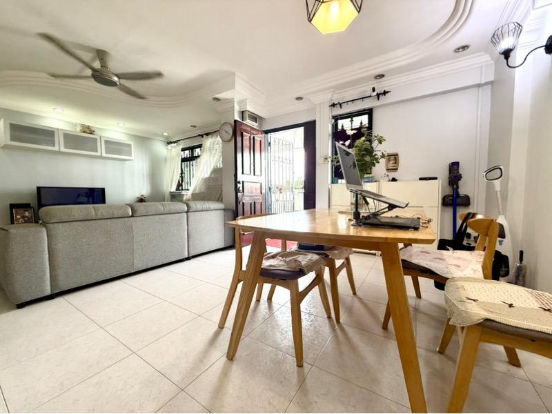 623 Woodlands Drive 52 HDB Apartment For Sale, $560,000, 3 Bed 2 Bath 1,097 sqft $510.00 psf