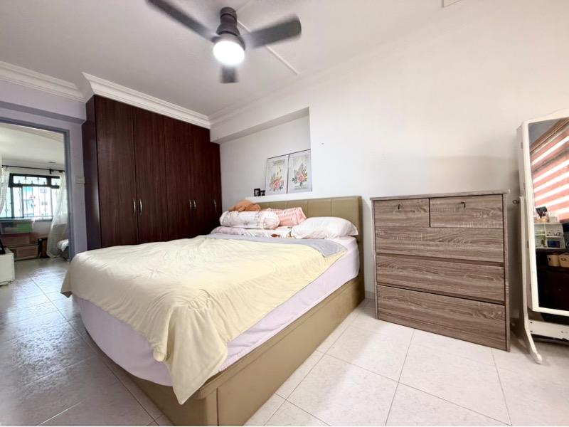 623 Woodlands Drive 52 HDB Apartment For Sale, $560,000, 3 Bed 2 Bath 1,097 sqft $510.00 psf