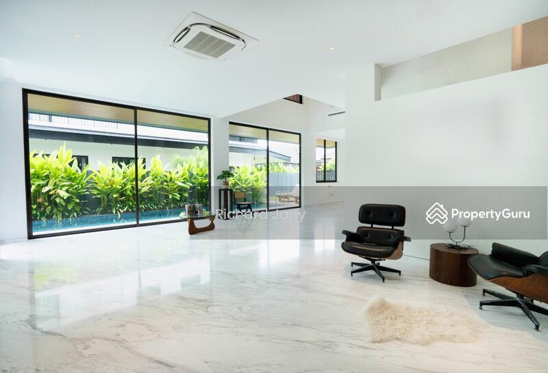 Prop-GPT: Semi-Detached: D10 Holland D10 MAPLE AVE NEW FH POOL LIFT 5 BEDS