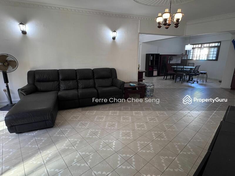 Prop-GPT: HDB Flat: D19  302 Hougang Avenue 5
