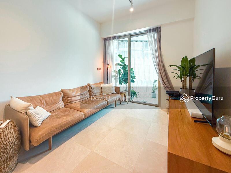 Prop-GPT: Condominium: D04  The Reef at King's Dock