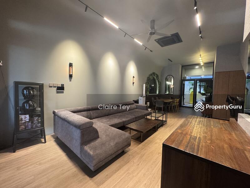 Prop-GPT: Terrace: D19  ***Freehold Beautiful Renovated Terraced House at Kovan. Total Move in Condition.***
