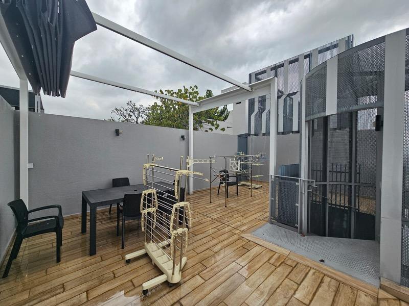 Condominium for Sale, J Gateway Condominium For Sale, $2,588,000, 3 Bed 2 Bath 1,485 sqft $1,743.00 psf, SGD 2,588,000 | 99-year Leasehold