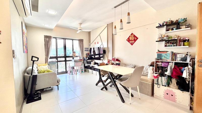 HDB Apartment for Sale, 88 Dawson Road HDB Apartment For Sale, $1,180,000, 3 Bed 2 Bath 893 sqft $1,321.00 psf, SGD 1,180,000 | 99-year Leasehold