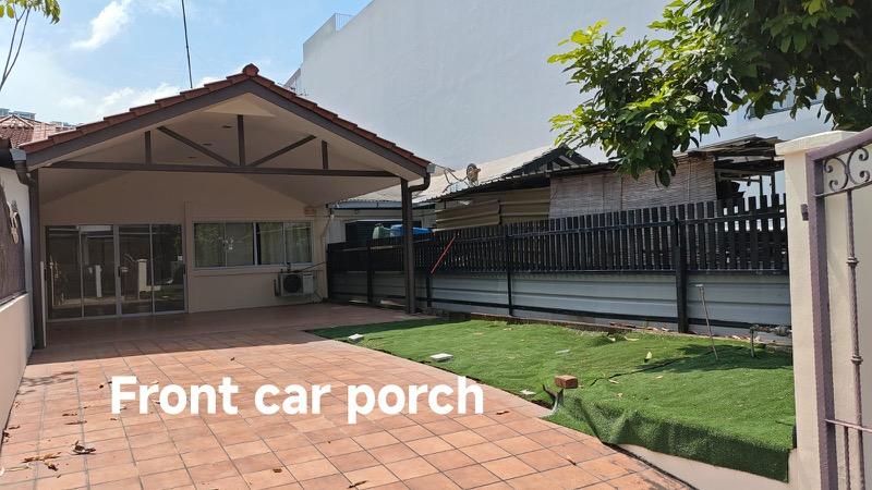 Prop-GPT: Terrace: D28  SELETAR HILLS ESTATE