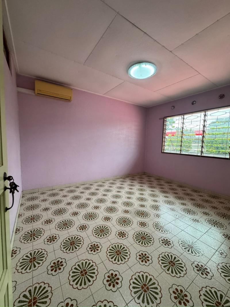Prop-GPT: Terrace: D13  MacPherson Garden Estate