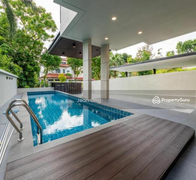 Prop-GPT: Bungalow: D10 Holland EXCLUSIVE! CALL JEAN 93571119 FOR BEST BUY D10 BRAND NEW BUNGALOW. POOL & LIFT