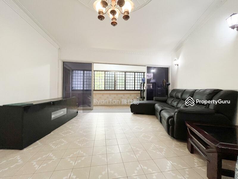 Prop-GPT: HDB Flat: D19  302 Hougang Avenue 5